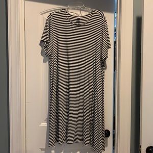 Old Navy white black stripes knee length swing dress short sleeves